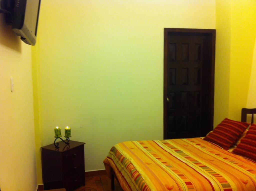 Hotel Margarita 2 Quito Quarto foto