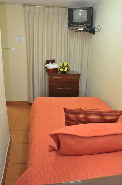 Hotel Margarita 2 Quito Quarto foto